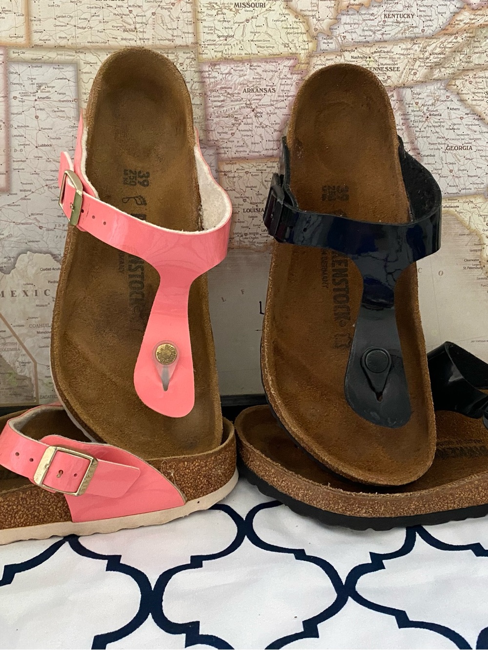LOT 2 Pre-owned Birkenstock Gizeh Patent Pink & Black Sz 39/8 Regular fit Women